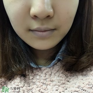愛麗小屋唇部遮瑕膏怎么樣？愛麗小屋唇部遮瑕膏好用嗎？