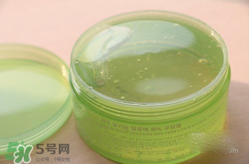 嘴唇干裂可以涂蘆薈膠嗎？嘴唇干裂怎么涂蘆薈膠？