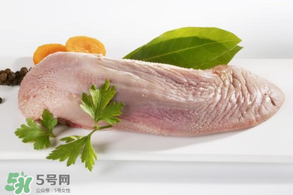 豬舌頭上的白苔怎么撕下來？豬舌頭上的白苔能吃嗎？