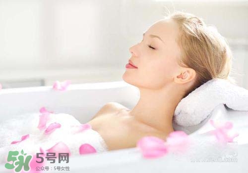 牛奶浴多久泡一次最好？牛奶浴一次泡多久？