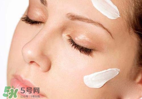 妝前乳是粉底液嗎？妝前乳和粉底液的區(qū)別