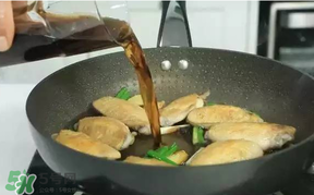 雞翅用熱水焯還是涼水？雞翅焯水冷水下鍋還是熱水？