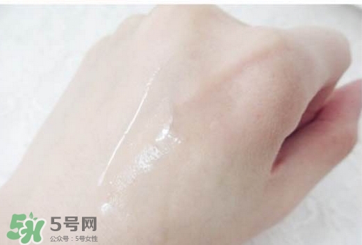 美容液是化妝水嗎？美容液和化妝水的區(qū)別