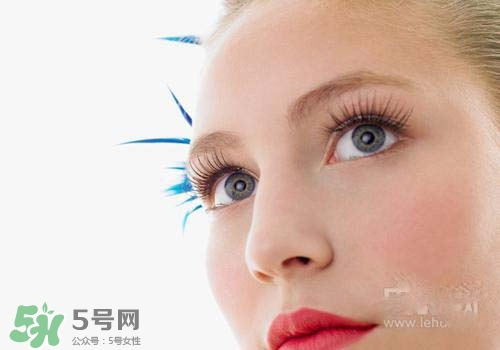 潤(rùn)唇膏可以增長(zhǎng)睫毛嗎？潤(rùn)唇膏怎樣增長(zhǎng)睫毛？