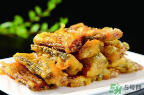 面粉炸魚怎么做？怎么用面粉炸魚？