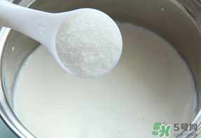 面糊用熱水還是涼水？面糊是用熱水調(diào)還是用涼水調(diào)？