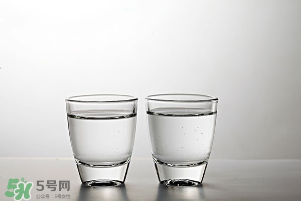 喝白酒有什么好處？怎么喝酒不容易醉