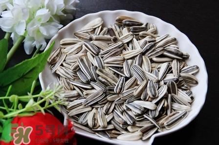 吃瓜子會口腔潰瘍嗎？口腔潰瘍可以吃瓜子嗎？