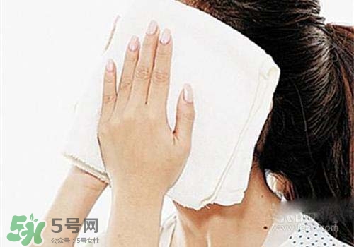熱毛巾敷臉能祛痘嗎？長痘怎么用熱毛巾敷臉？