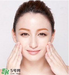 精華什么年紀(jì)用？精華什么年齡開(kāi)始用？