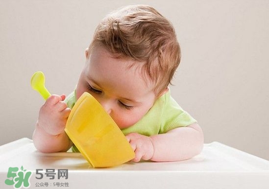 寶寶輔食一天吃幾次？寶寶每天吃輔食次數(shù)