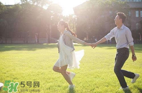 拍婚紗照可以戴眼鏡嗎？拍婚紗照戴眼鏡好不好？
