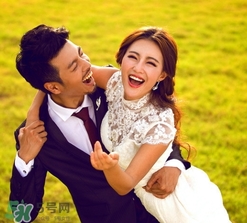 拍婚紗照可以戴眼鏡嗎？拍婚紗照戴眼鏡好不好？