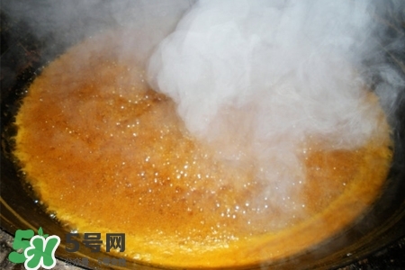煮糖用什么鍋?zhàn)詈茫堪咎怯檬插伜线m？