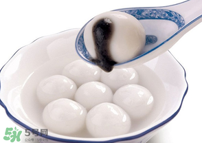 元宵面用涼水還是熱水？元宵是用熱水還是冷水調(diào)面粉？