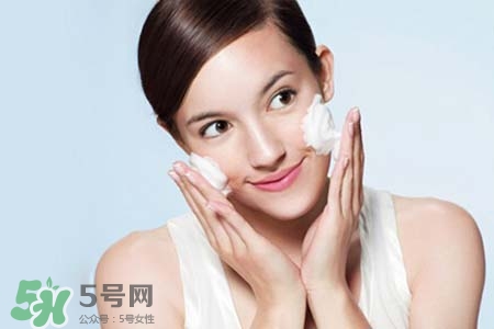 春天臉上冒痘痘怎么辦？為什么春天臉上容易出痘？