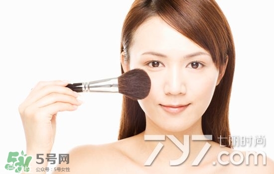 修容膏和修容粉哪個(gè)好用？新手用修容粉好還是膏好？