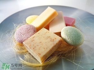 手工皂洗臉好嗎？手工皂和洗面奶哪個(gè)好？
