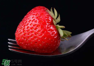 寶寶吃草莓會過敏嗎？寶寶吃草莓過敏怎么辦？