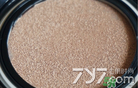 vant氣墊cc黑色和白色哪款好？vant36.5氣墊cc黑色和白色區(qū)別