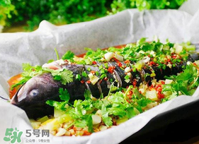 紙包魚用的什么紙？做紙包魚的紙什么紙？