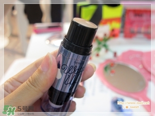 貝玲妃高光棒怎么用？貝玲妃高光棒使用方法