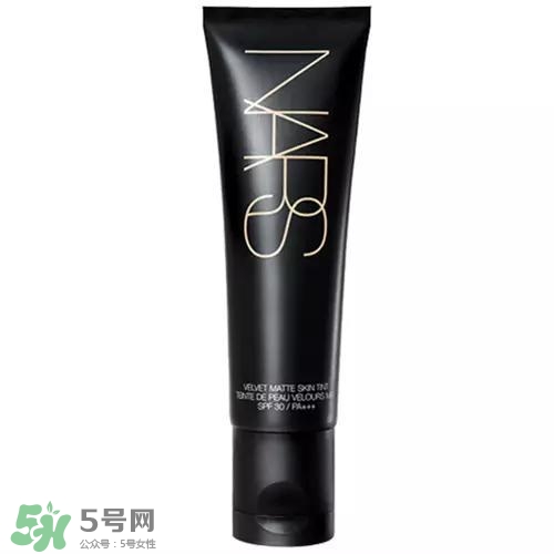 tom ford和nars哪個(gè)好？tom ford和nars唇膏口紅對(duì)比