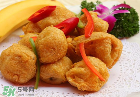炸香蕉外面包裹的是什么？炸香蕉放面粉好還是淀粉？