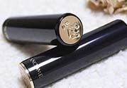 蘭蔻菁純唇膏怎么打開？蘭蔻口紅蓋子怎么打開？