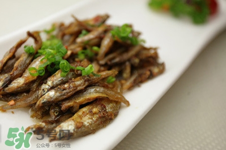 小魚仔熱量高嗎？吃小魚仔會(huì)胖嗎？