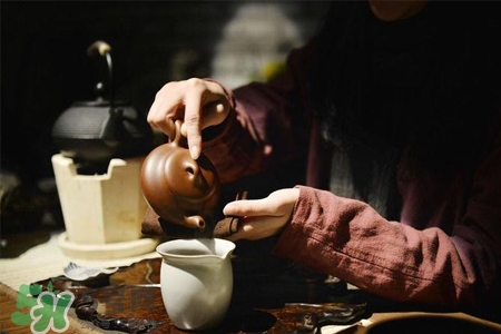 紫砂壺如何鑒別好壞？怎樣辨別紫砂壺的好壞？