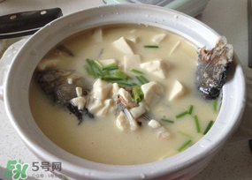 鯽魚湯怎么做才白？鯽魚湯怎么熬成奶白色？