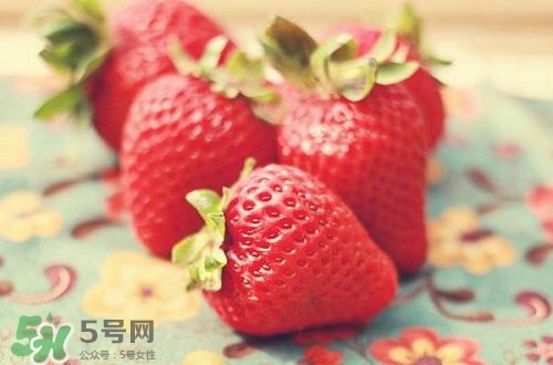 吃草莓大便會變紅嗎？吃草莓大便變紅是怎么回事？