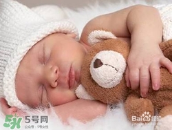 嘴唇干燥是什么原因？嘴唇干裂脫皮怎么辦？
