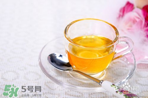 嘴唇干燥是什么原因？嘴唇干裂脫皮怎么辦？