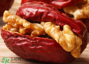 紅棗夾核桃有什么寓意？紅棗夾核桃的寓意