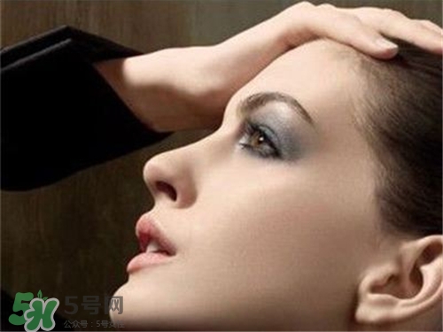 假體隆鼻多久可以化妝？假體隆鼻多久可以敷面膜？