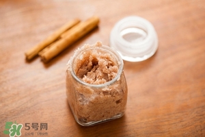 唇部磨砂膏多久用一次？唇部磨砂膏可以天天用嗎？