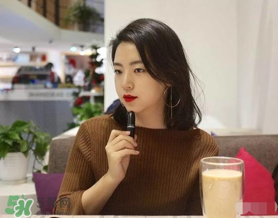 啞光和水潤哪個(gè)好？啞光口紅和水潤口紅區(qū)別
