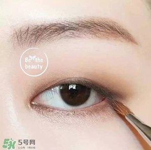 啞光眼影怎么畫？啞光眼影畫法步驟圖解