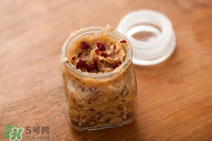 唇部磨砂膏多久用一次？唇部磨砂膏可以天天用嗎？