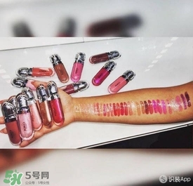 啞光口紅和珠光口紅哪個(gè)好？啞光口紅和珠光區(qū)別