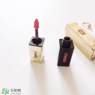 ysl鏡面唇釉和黑管唇釉哪個(gè)好？ysl鏡面唇釉和黑管唇釉區(qū)別