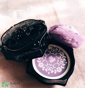 長痘痘可以涂散粉嗎？痘痘肌可以用散粉嗎？
