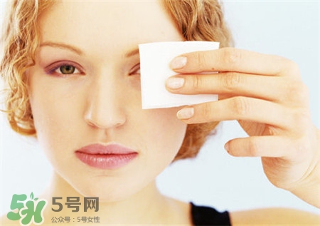 臉上長(zhǎng)痘痘可以用bb霜嗎？用bb霜會(huì)長(zhǎng)痘痘嗎？