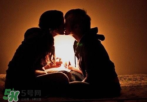 接吻時女生的生理反應(yīng)是什么？怎么接吻教程