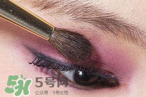 紫色腮紅適合什么口紅？紫色腮紅口紅搭配