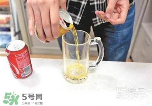 紅?？梢院涂蓸芬黄鸷葐幔考t牛和可樂一起喝的反應