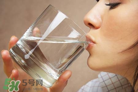 春天要多喝水嗎？春天多喝水有什么好處？