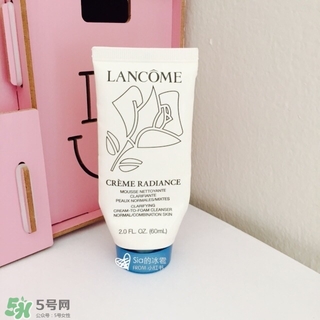蘭蔻洗面奶粉色和藍色哪個好？蘭蔻洗面奶粉色藍色區(qū)別
